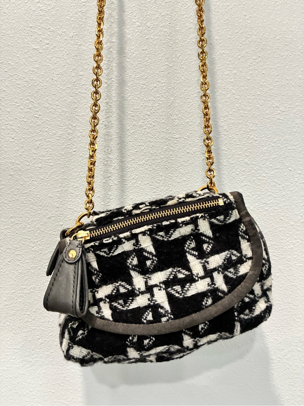 Juicy Couture-Vintage herringbone pattern fabric with branded zipper pulls. - Picture 12 of 16